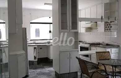 Imagem: A casa possui 4 Dormitórios, 5 Banheiros, 4 Vagas na garagem