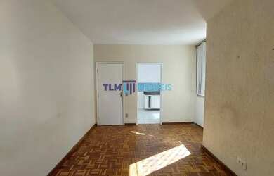 Imagem: O apartamento possui 3 Dormitórios, 1 Banheiro, 1 Vaga na garagem