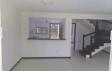 Imagem: A casa possui 4 Dormitórios, 3 Banheiros, 2 Vagas na garagem