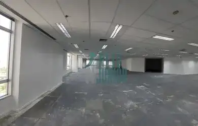 Imagem: O depósito para alugar possui 5 Vagas na garagem e 1832m²