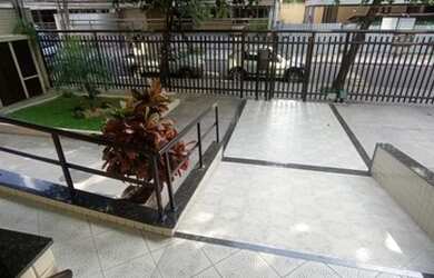 Imagem: O apartamento possui 3 Dormitórios, 1 Banheiro, 2 Vagas na