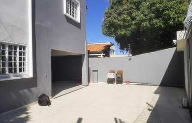 Imagem: A casa possui 4 Dormitórios, 4 Banheiros, 3 Vagas na garagem