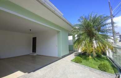 Imagem: A casa em condomínio possui 4 Dormitórios, 5 Banheiros, 4