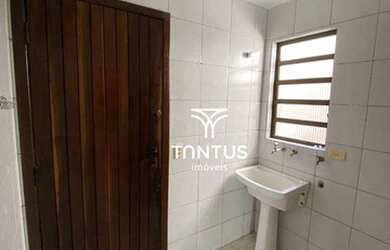 Imagem: A casa em condomínio possui 3 Dormitórios, 1 Banheiro, 2 Vagas