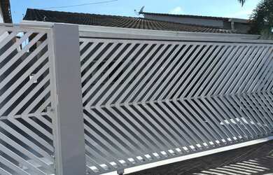 Imagem: A casa em condomínio à venda possui 4 Dormitórios, 4 Banheiros