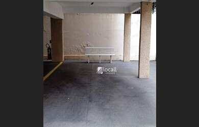 Imagem: O apartamento possui 3 Dormitórios, 1 Banheiro, 1 Vaga na garagem