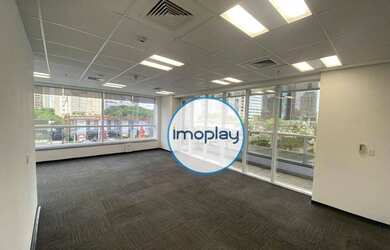 Imagem: O depósito possui 3 Vagas na garagem, 103m² de Área e está