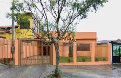 Imagem: A casa possui 3 Dormitórios, 3 Banheiros, 2 Vagas na garagem