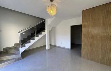 Imagem: A casa possui 2 Dormitórios, 1 Banheiro, 2 Vagas na garagem