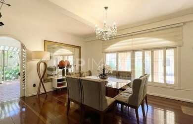 Imagem: A casa possui 5 Dormitórios, 4 Banheiros, 5 Vagas na garagem