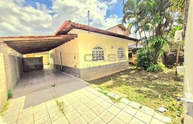 Imagem: A casa possui 4 Dormitórios, 3 Banheiros, 4 Vagas na garagem