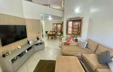 Imagem: A casa em condomínio possui 4 Dormitórios, 4 Banheiros, 4