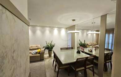 Imagem: O apartamento possui 3 Dormitórios, 1 Banheiro, 2 Vagas na