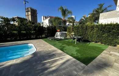 Imagem: A casa em condomínio possui 4 Dormitórios, 5 Banheiros, 5