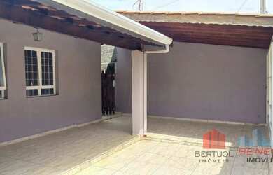 Imagem: A casa possui 3 Dormitórios, 2 Banheiros, 2 Vagas na garagem