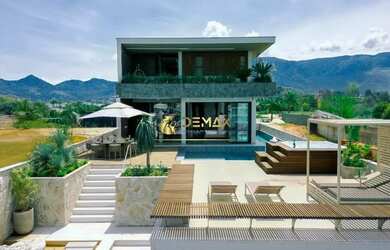 Imagem: A casa possui 5 Dormitórios, 5 Banheiros, 5 Vagas na garagem