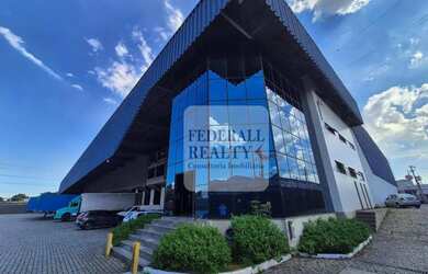 Imagem: O depósito possui 5 Vagas na garagem e 5561m² de Área e está