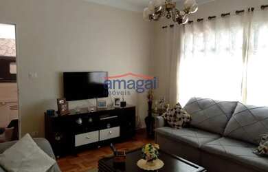 Imagem: A casa possui 3 Dormitórios, 2 Banheiros, 4 Vagas na garagem