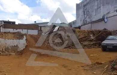 Imagem: O depósito possui 3 Vagas na garagem e 354m² de Área e está