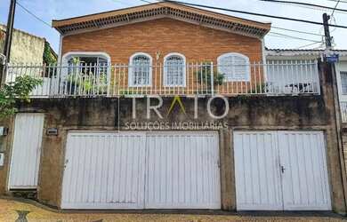 Imagem: A casa possui 4 Dormitórios, 2 Banheiros, 3 Vagas na garagem