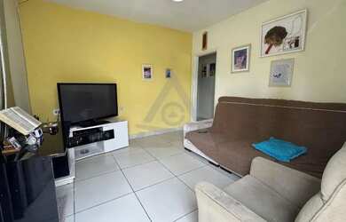 Imagem: A casa possui 2 Dormitórios, 1 Banheiro, 2 Vagas na garagem