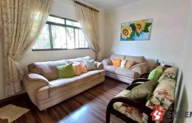 Imagem: A casa possui 3 Dormitórios, 3 Banheiros, 2 Vagas na garagem