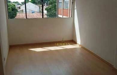 Imagem: O apartamento possui 3 Dormitórios, 1 Banheiro, 1 Vaga na garagem