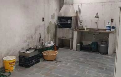 Imagem: A casa possui 3 Dormitórios, 2 Banheiros, 5 Vagas na garagem