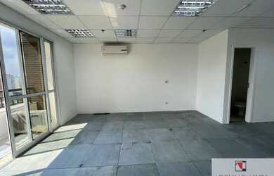 Imagem: O depósito possui 2 Vagas na garagem, 48m² de Área e está