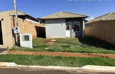 Imagem: A casa possui 2 Dormitórios, 1 Banheiro, 1 Vaga na garagem