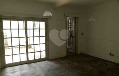 Imagem: A casa possui 3 Dormitórios, 2 Banheiros e 130m² de Área