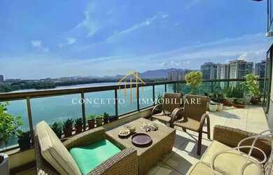 Imagem: O apartamento possui 4 Dormitórios, 1 Banheiro, 4 Vagas na