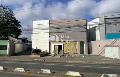 Imagem: O depósito possui 5 Vagas na garagem e 600m² de Área e está