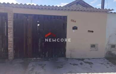 Imagem: A casa possui 2 Dormitórios, 1 Banheiro, 2 Vagas na garagem