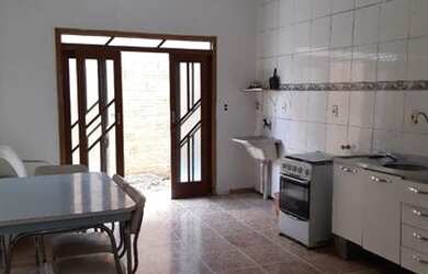 Imagem: A kitnet possui 1 Dormitório, 1 Banheiro, 1 Vaga na garagem