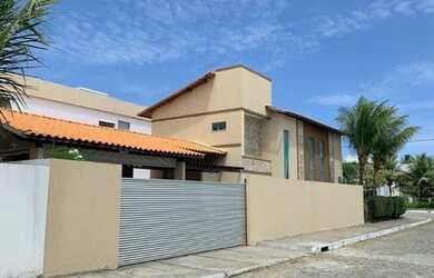 Imagem: A casa em condomínio possui 3 Dormitórios, 2 Banheiros, 4