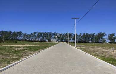 Imagem: O terreno possui 300m² de Área e está localizado em Balneário