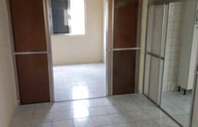 Imagem: O apartamento possui 3 Dormitórios, 1 Banheiro, 2 Vagas na