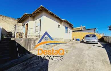 Imagem: A casa e possui 3 Dormitórios, Suítes, 1 Banheiro, 3 Vagas