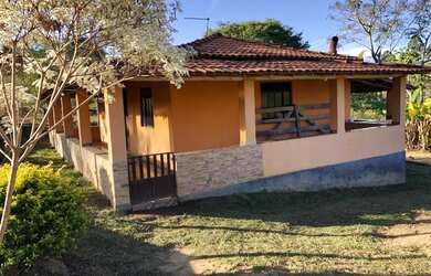 Imagem: A fazenda possui 1800m² de Área e Varanda e está localizado