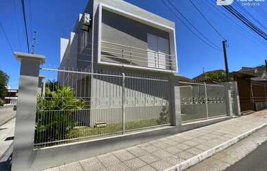 Imagem: A casa possui 3 Dormitórios, 3 Banheiros, 1 Vaga na garagem