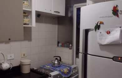 Imagem: O apartamento possui 2 Dormitórios, 1 Banheiro, 1 Vaga na garagem