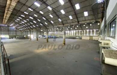 Imagem: O depósito possui 5 Vagas na garagem e 10200m² de Área e