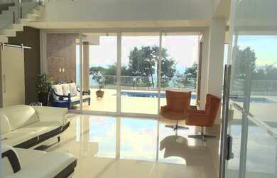 Imagem: A casa possui 5 Dormitórios, 5 Banheiros, 5 Vagas na garagem