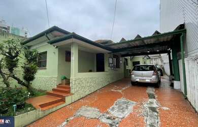 Imagem: A casa possui 2 Dormitórios, 3 Banheiros, 5 Vagas na garagem