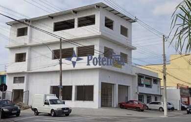 Imagem: O apartamento possui 1 Banheiro, 5 Vagas na garagem, 867m²