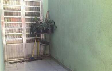 Imagem: A casa possui 3 Dormitórios, 3 Banheiros, 1 Vaga na garagem