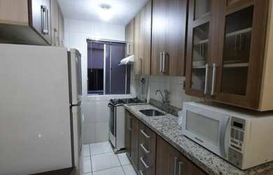 Imagem: O apartamento possui 2 Dormitórios, 1 Banheiro, 1 Vaga na garagem