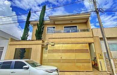 Imagem: A casa em condomínio possui 3 Dormitórios, 4 Banheiros, 2