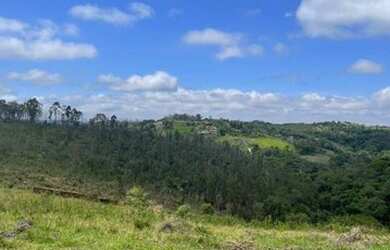 Imagem: O terreno possui 999m² de Área e está localizado em Centro